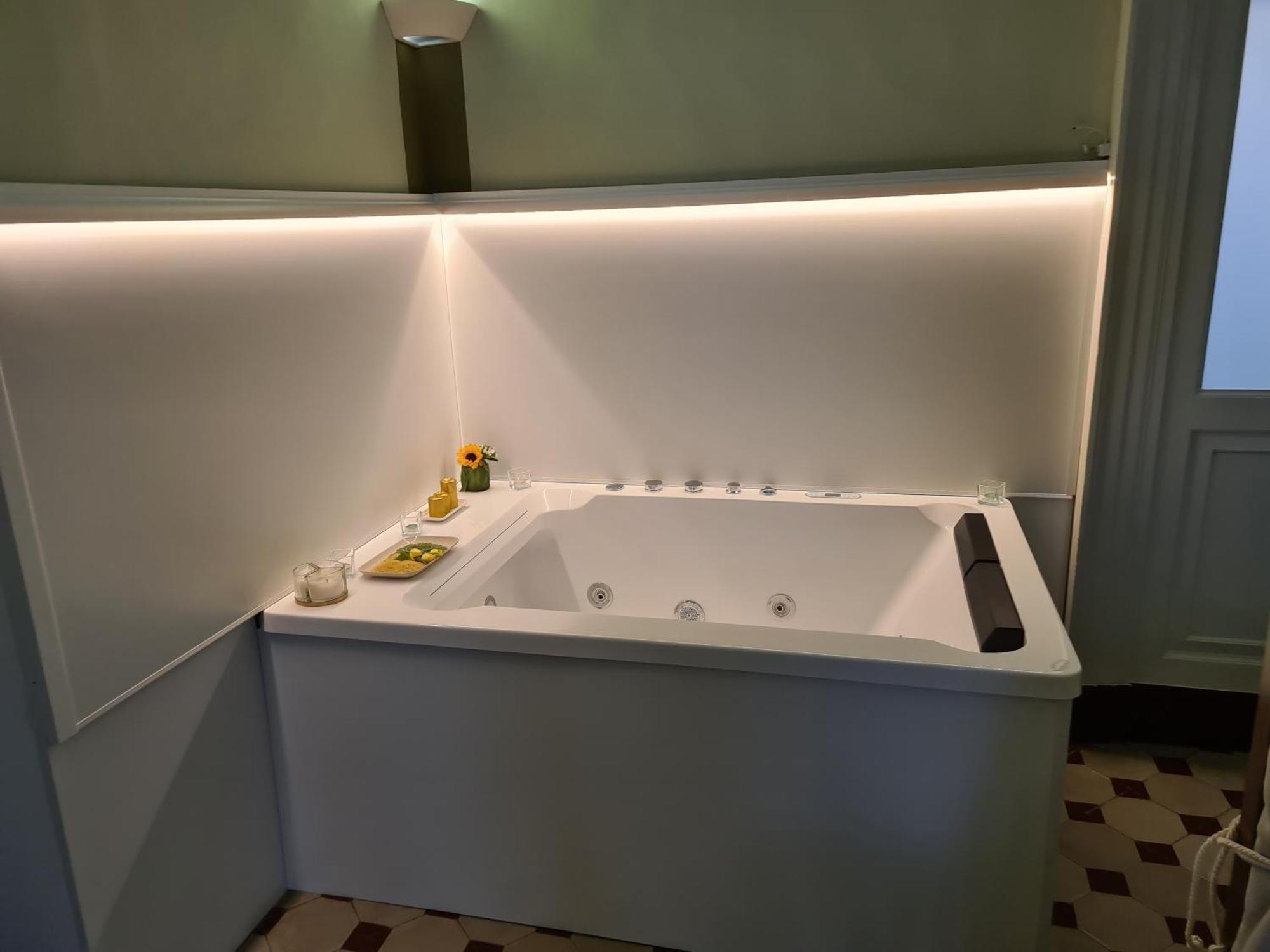 Toscano Palace Luxury Rooms CTA Exterior photo