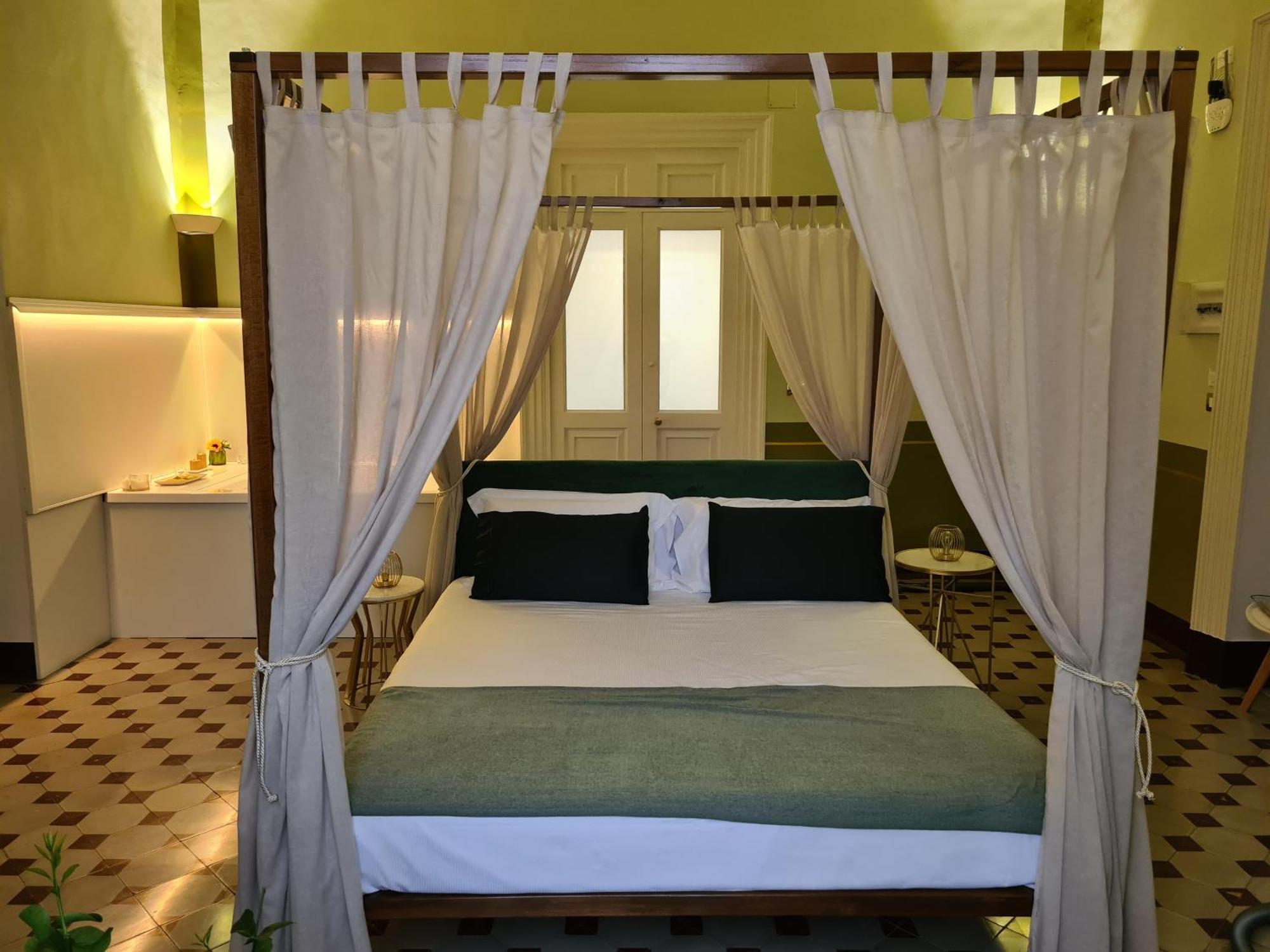 Toscano Palace Luxury Rooms CTA Exterior photo