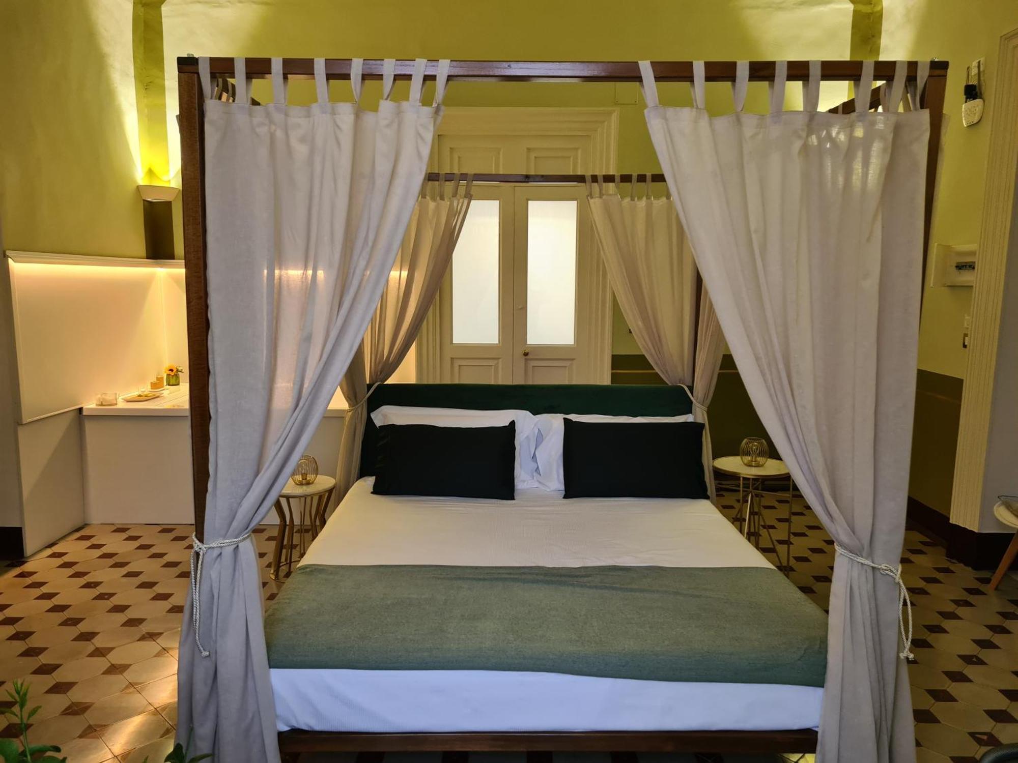 Toscano Palace Luxury Rooms CTA Exterior photo