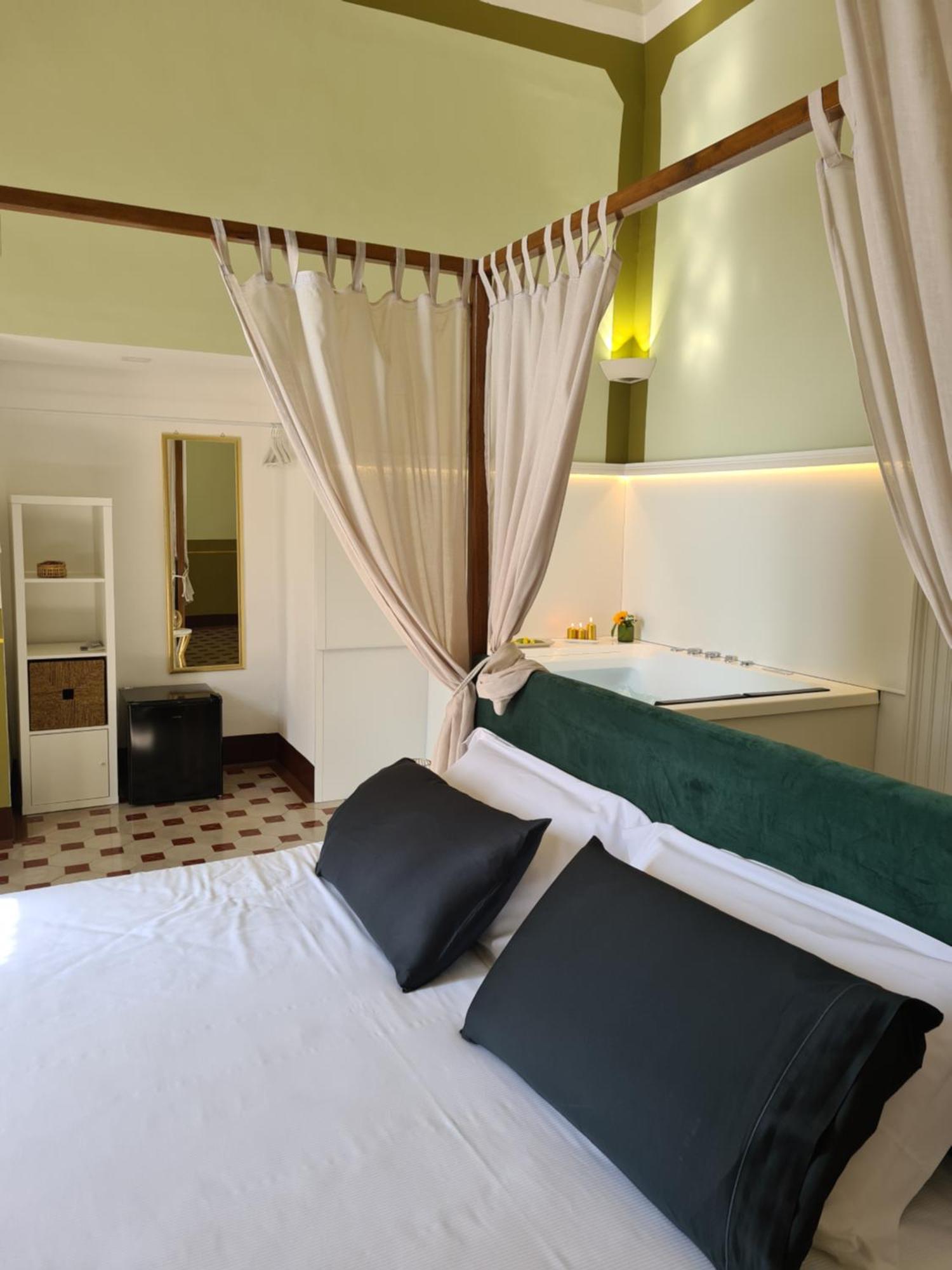 Toscano Palace Luxury Rooms CTA Exterior photo