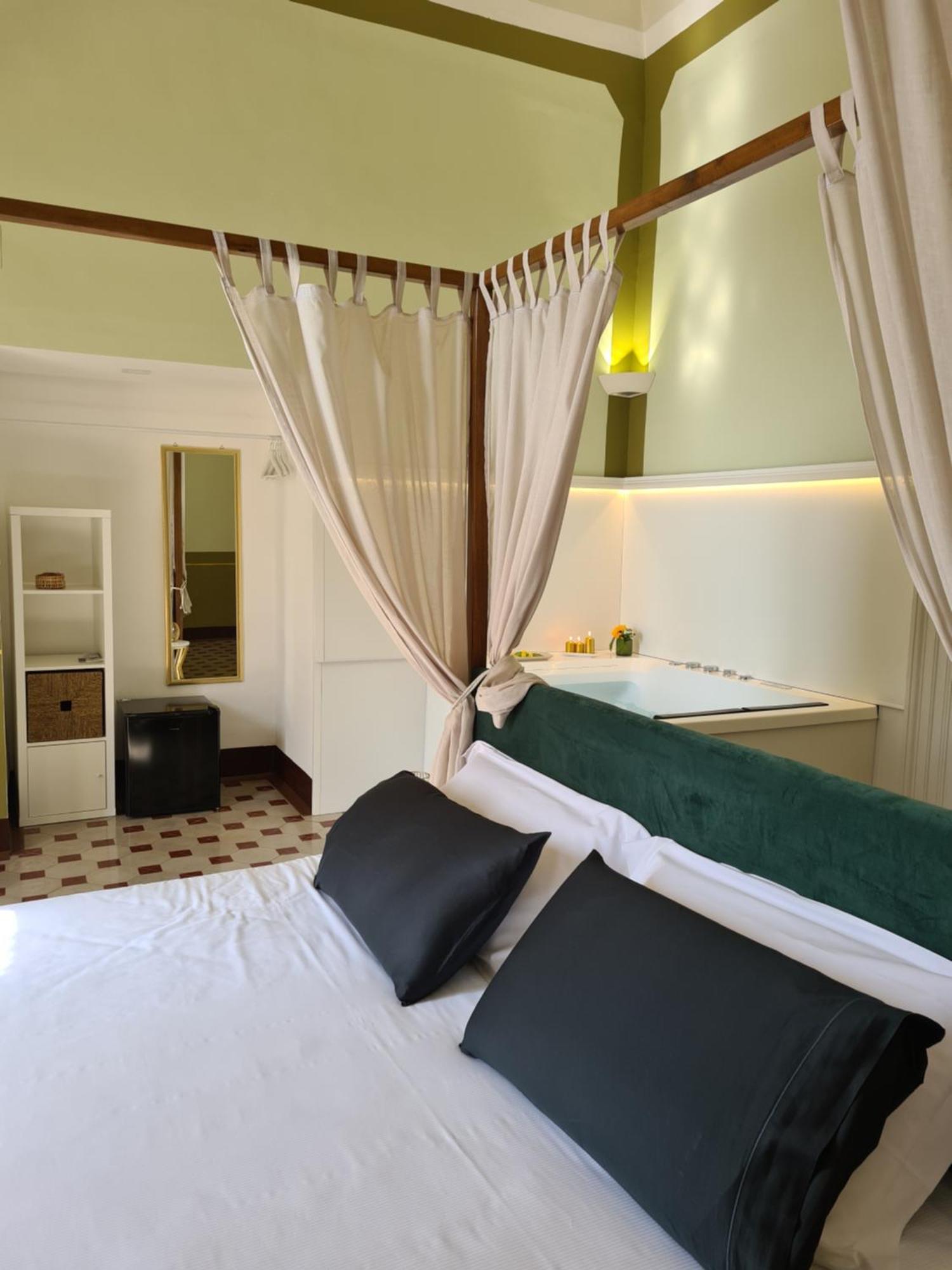 Toscano Palace Luxury Rooms CTA Exterior photo